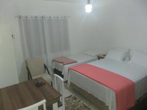 Ein Bett oder Betten in einem Zimmer der Unterkunft Rainha do Mar
