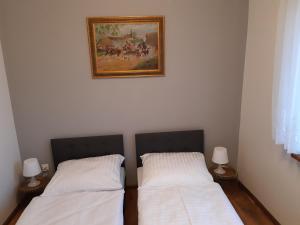 Łóżko lub łóżka w pokoju w obiekcie SECESJA HOUSE