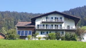 a house with a balcony on a hill at Haus Matt in Laterns