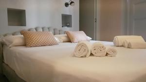 Ένα ή περισσότερα κρεβάτια σε δωμάτιο στο Luciani 33 luxury rooms