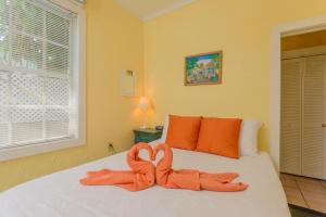 Ein Bett oder Betten in einem Zimmer der Unterkunft Key West Villas