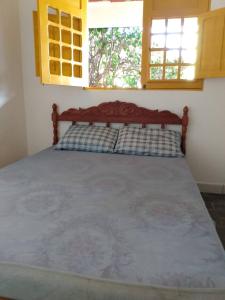 a bedroom with a bed in a room at Casa com 4 quartos em condomínio fechado in Tamandaré