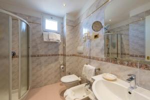 Koupelna v ubytování Hotel 4 Stagioni Sensus Spa
