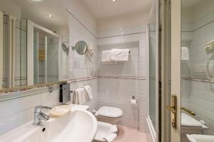 Koupelna v ubytování Hotel 4 Stagioni Sensus Spa