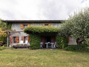 Photo de la galerie de l'établissement Cozy detached house, wide garden, wifi, à Crespano del Grappa