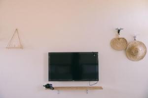 TV a/nebo společenská místnost v ubytování 墾丁寵物Villa-獒游邊境B&B