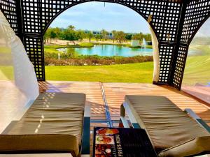 Ruang duduk di Retaj Salwa Resort & Spa