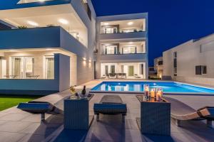 Bazén v ubytování Apartments & Rooms Pool Villas Maris nebo v jeho okolí