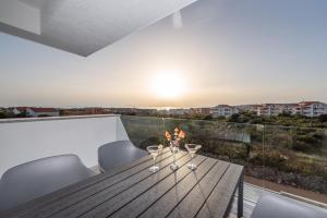 Balkón nebo terasa v ubytování Apartments & Rooms Pool Villas Maris
