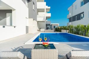 Bazén v ubytování Apartments & Rooms Pool Villas Maris nebo v jeho okolí