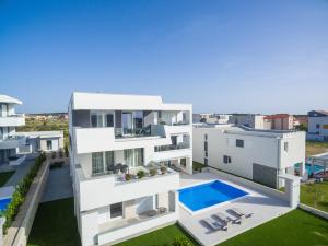 Bazén v ubytování Apartments & Rooms Pool Villas Maris nebo v jeho okolí