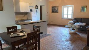 Kuchyňa alebo kuchynka v ubytovaní Relais del Lago e Relais del Monte