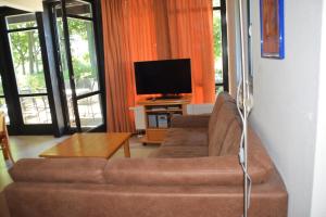 a living room with a couch and a flat screen tv at Ferienhaus Plau am See, direkt am Wasser in Plau am See