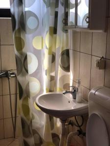 Phòng tắm tại Apartmani Sara