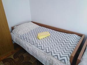 En eller flere senger på et rom på Holiday Home Vladanka-Planinska kuća Vladanka