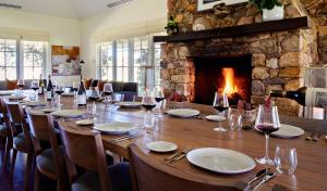 
A restaurant or other place to eat at Cherubino Wines Guest Houses
