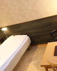 Posteľ alebo postele v izbe v ubytovaní Karlshamn Vandrarhem och Hotell