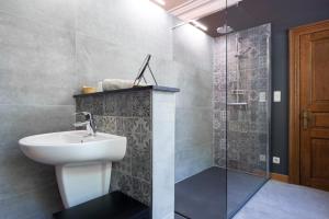 a bathroom with a sink and a shower at Le Marronnier in La Roche-en-Ardenne