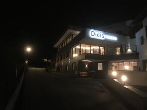 Budynek, w którym mieści się apartament