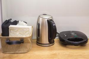 Set per la preparazione di tè e caffè presso Vila Pekovic green-Apartman PAMA