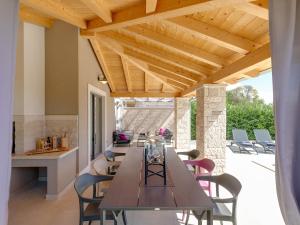 Posedenie v ubytovaní Villa Flora Vabriga