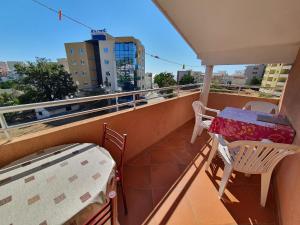 Ein Balkon oder eine Terrasse in der Unterkunft Apartments Milka