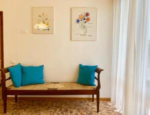 A seating area at Attico San Francesco
