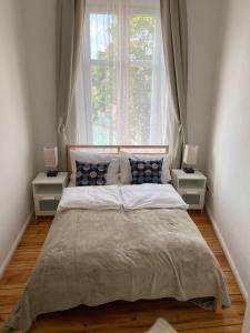 Кровать или кровати в номере Appartement großzügiges 2-Zimmer-Appartement im Zentrum von Potsdam direkt an der Havel