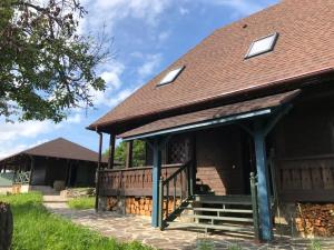 Das Gebäude in dem sich das Ferienhaus befindet