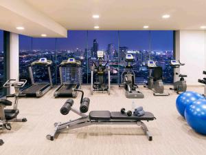Fitness center at/o fitness facilities sa Mercure Bangkok Siam