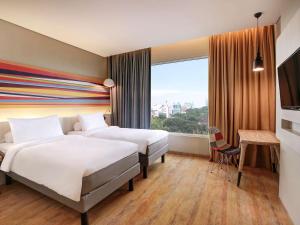 Postel nebo postele na pokoji v ubytování Ibis Styles Makassar Sam Ratulangi