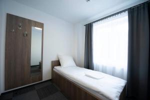 Posteľ alebo postele v izbe v ubytovaní Hostel SMS FREE PARKING