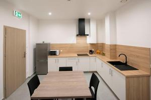 A kitchen or kitchenette at Hostel SMS