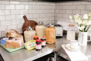 A cozinha ou cozinha compacta de Coogee Beach House