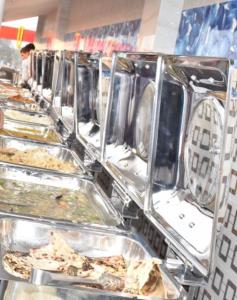 Jídlo v hotelu nebo okolí + 33 fotografií