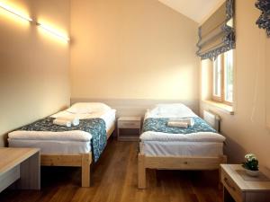 מיטה או מיטות בחדר ב-Kamanos