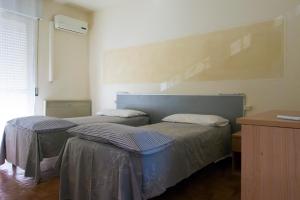 A bed or beds in a room at Hotel La Vela
