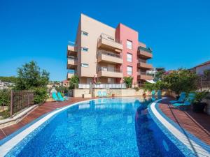 Bazén v ubytování Apartment Azzura nebo v jeho okolí
