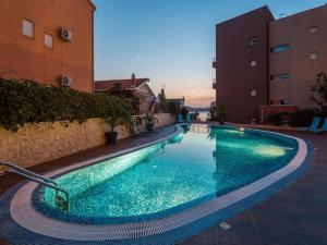 Bazén v ubytování Apartment Azzura nebo v jeho okolí