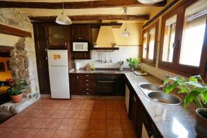 Kuchyňa alebo kuchynka v ubytovaní Casa rural con mucho encanto en un entorno mágico