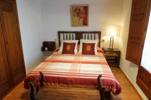 Posteľ alebo postele v izbe v ubytovaní Casa rural con mucho encanto en un entorno mágico