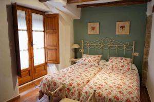 Posteľ alebo postele v izbe v ubytovaní Casa rural con mucho encanto en un entorno mágico