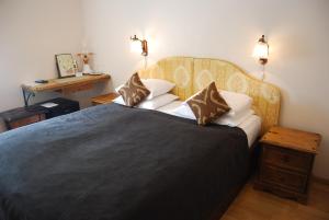 A bed or beds in a room at Hansalinn