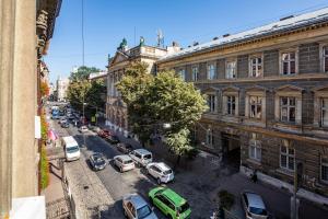 Photo de la galerie de l'établissement Alfa Apartments 3-кімнатна LUX-квартира у центрі Львова, à Lviv