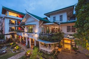 una vista aérea de una casa en Rosvenil Hotel en Tacloban