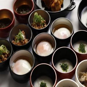 Makanan di atau di tempat lain dekat hotel