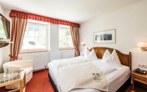 a hotel room with a bed and a window at BAD MOOS Dependance "Mühlenhof" in Sesto