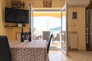 Et tv og/eller underholdning på Apartments Matić