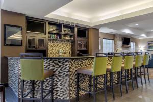 Lounge nebo bar v ubytování Comfort Suites Buda - Austin South