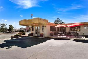 a restaurant with tables and umbrellas on a street at Econo Lodge Flagstaff Route 66 in Flagstaff